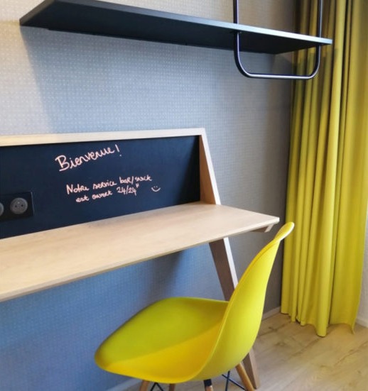 Le bureau COMPAS dans la décoration de l&rsquo;hôtel IBIS à Colmar