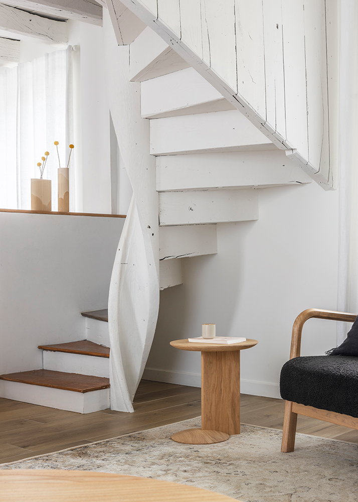 coin lecture sous escalier aménager dessous escalier coin lecture minimaliste astuce déco escalier colimaçon rustique déco rebord fenêtre